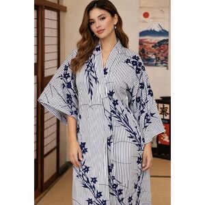 FP In TOKYO JAPANESE KIMONO WOMEN'S ROBE GOWN AUTHENTIC MADE IN JAPAN VINTAGE